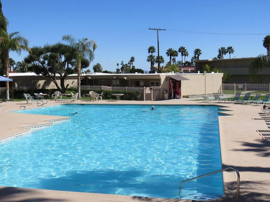 Days Inn By Wyndham Palm Springs Hotel