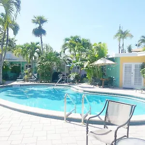 Casa de hóspedes Alexander Palms Court - No Hidden Fees!