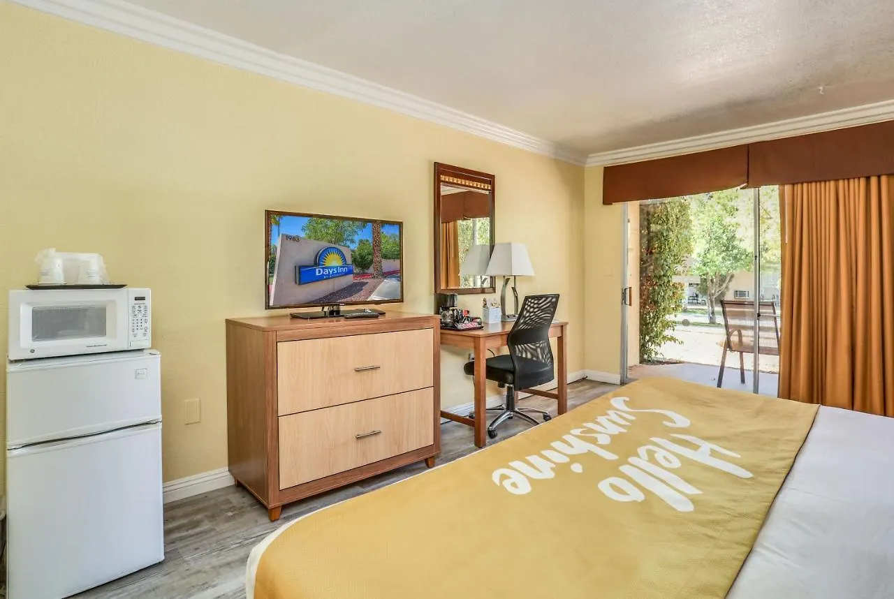 Days Inn By Wyndham Palm Springs Hotel