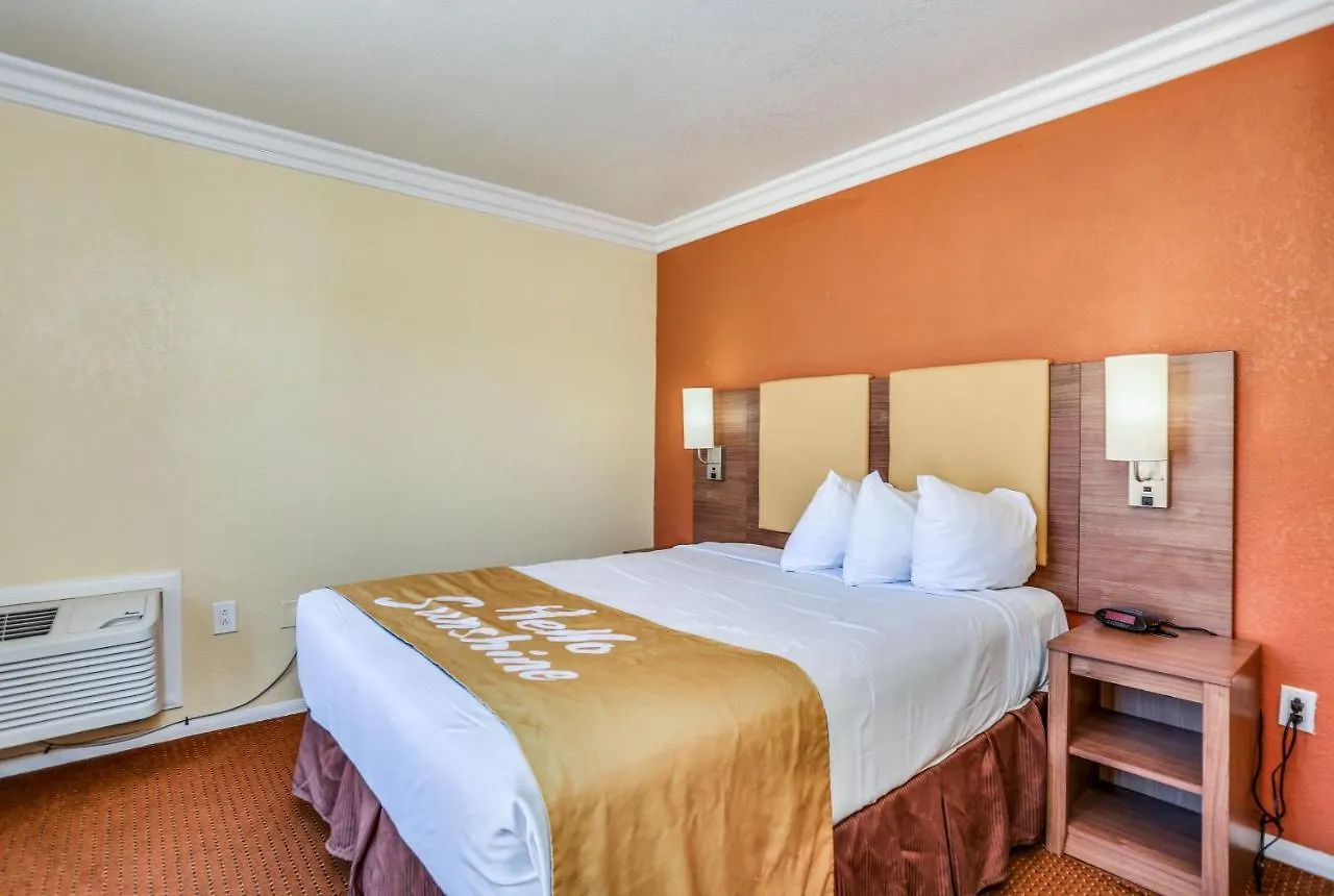 Days Inn By Wyndham Palm Springs