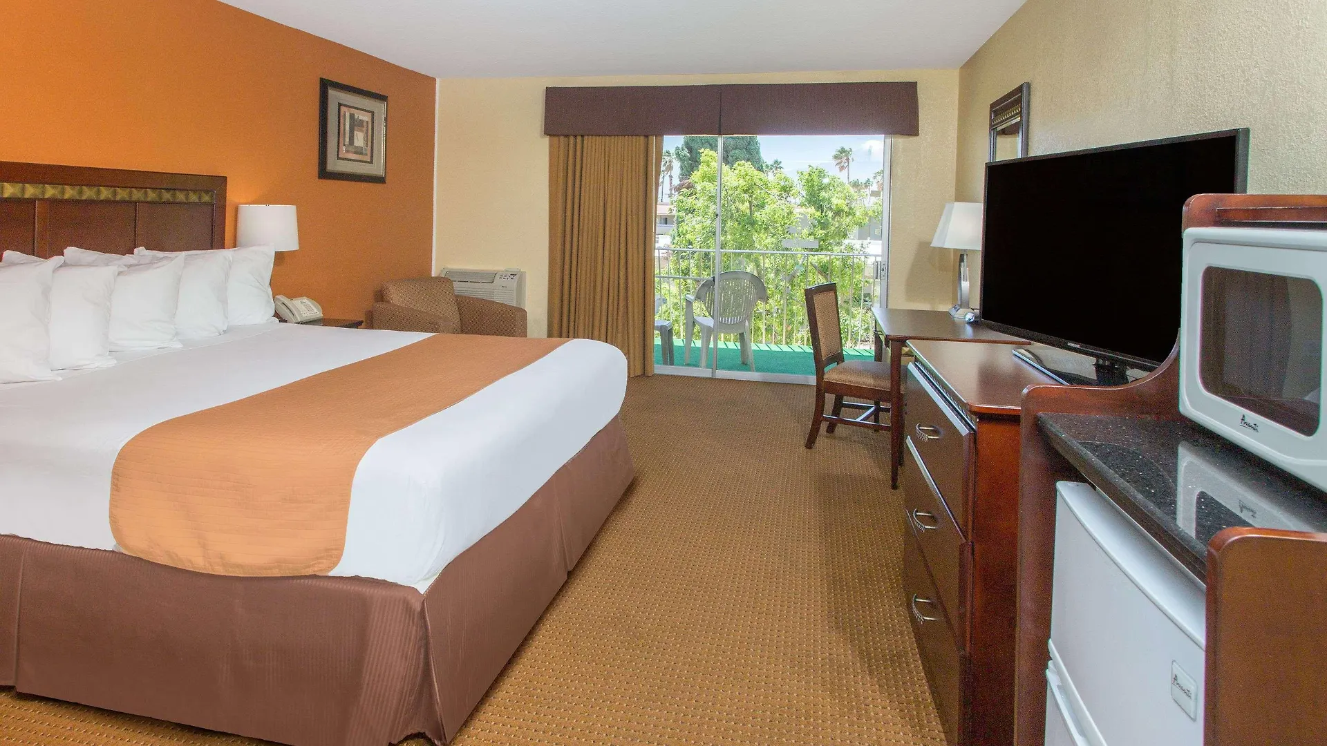 Days Inn By Wyndham Palm Springs 3*,