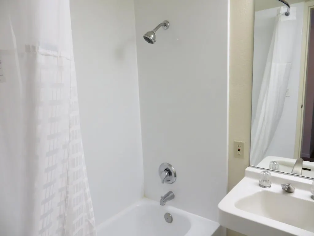 Days Inn By Wyndham Palm Springs Hotel