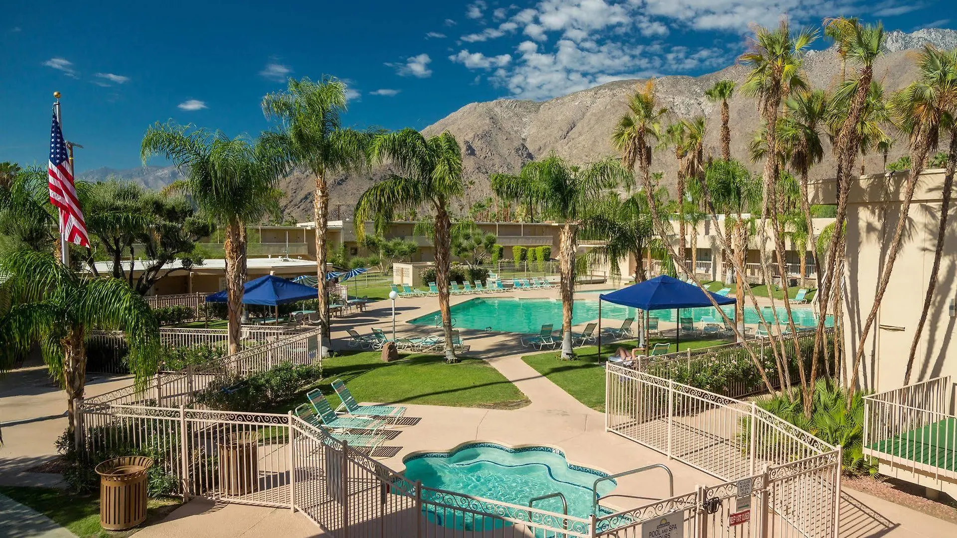Days Inn By Wyndham Palm Springs Hotel